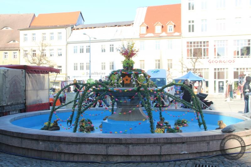 Brunnen auf dem Markt in Weißenfels im Burgenlandkreis