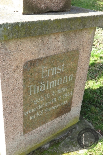 Ernst-Thälmann-Denkmal in Stößen (Wethautal) im Burgenlandkreis