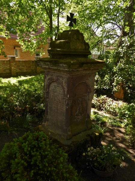 Kriegerdenkmal Deutsche Einigungskriege auf dem Kirchhof in Reichardtswerben (Stadt Weißenfels) im Burgenlandkreis