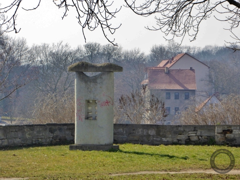 Skulptur "Käfig der Seele" auf der Schlossterrasse in Weißenfels im Burgenlandkreis