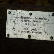 Schillerstein im Klemmbergpark in Weißenfels im Burgenlandkreis