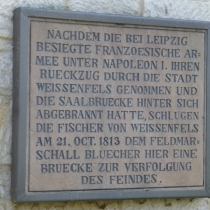 Gedenktafel in der Leipziger Straße in Weißenfels für den Brückenschlag der Weißenfelser Fischer für Blüchers Armee im Jahr 1813