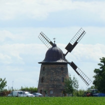 Windmühle (Turmholländer) am Mühlenweg in Wengelsdorf bei Weißenfels im Burgenlandkreis