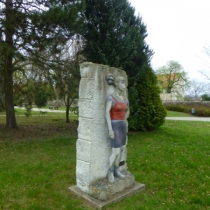 Steinskulptur "Yoko" auf dem Georgenberg in Weißenfels im Burgenlandkreis