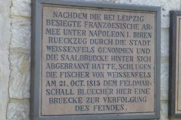 Gedenktafel in der Leipziger Straße in Weißenfels für den Brückenschlag der Weißenfelser Fischer für Blüchers Armee im Jahr 1813