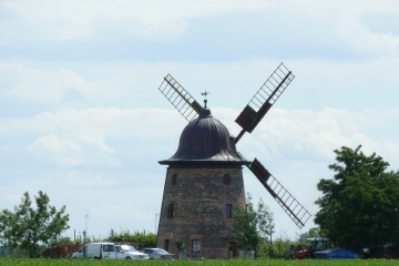 Windmühle (Turmholländer) am Mühlenweg in Wengelsdorf bei Weißenfels im Burgenlandkreis